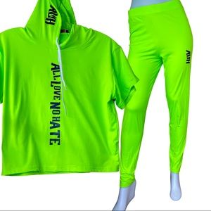 Come in lime green neon orange black etc